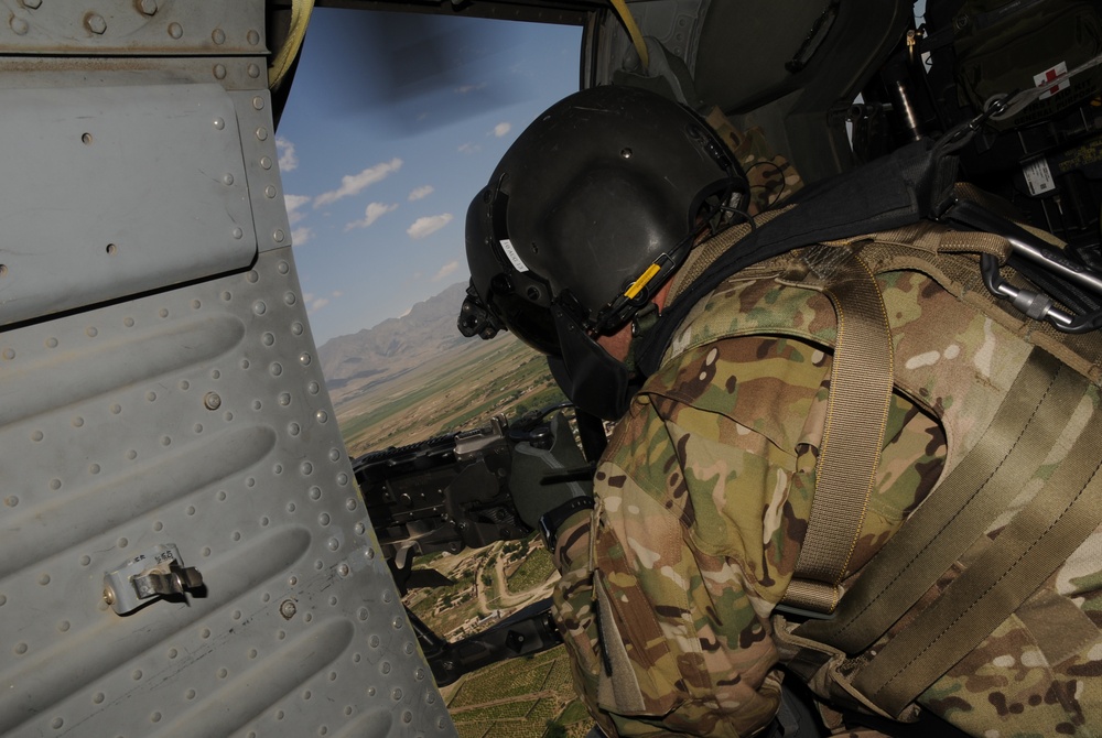 Crew chief scans air space over eastern Afghanistan
