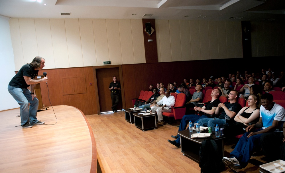 Comedians visit soldiers