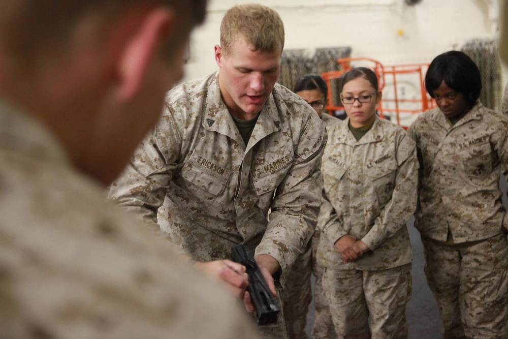 Marines with Task Force Denali receive an M240 machine gun class