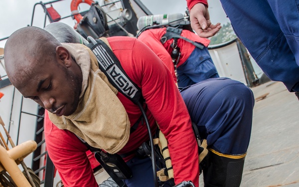 USCG Cutter Oak Coast Guardsmen teach damage control techniques