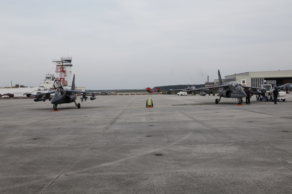 Joint terminal attack controllers train with Air USA tactical jets