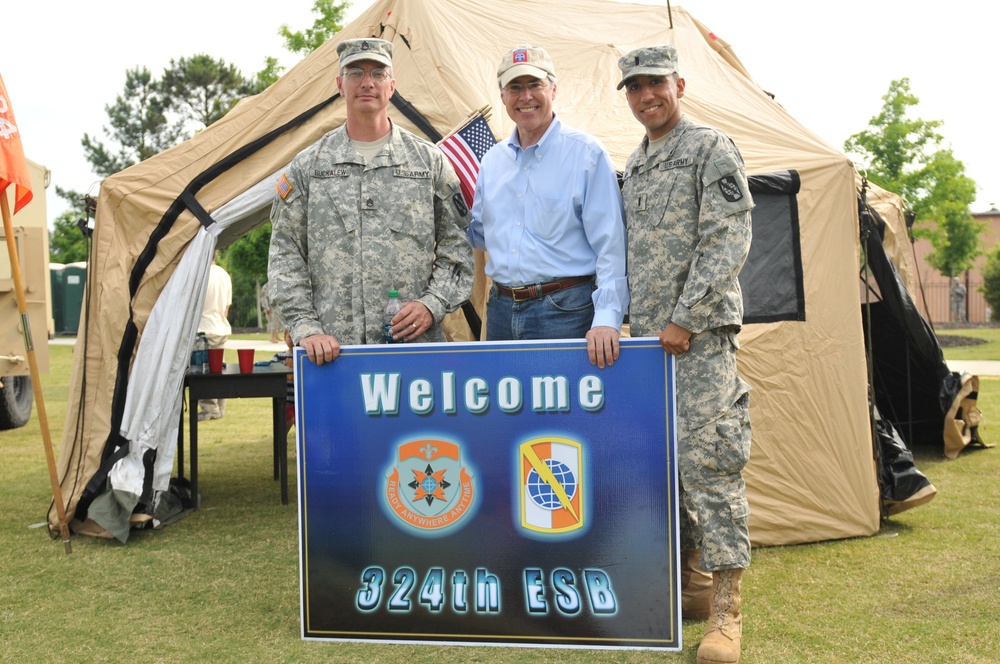 Congressman meets with Reserve soldiers