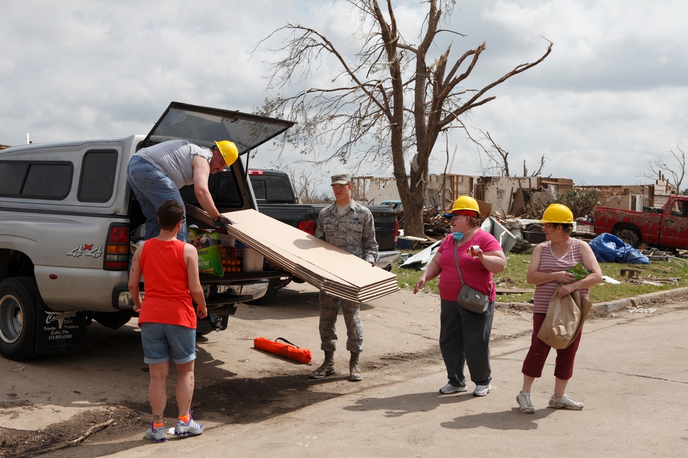 Oklahoma tornado response