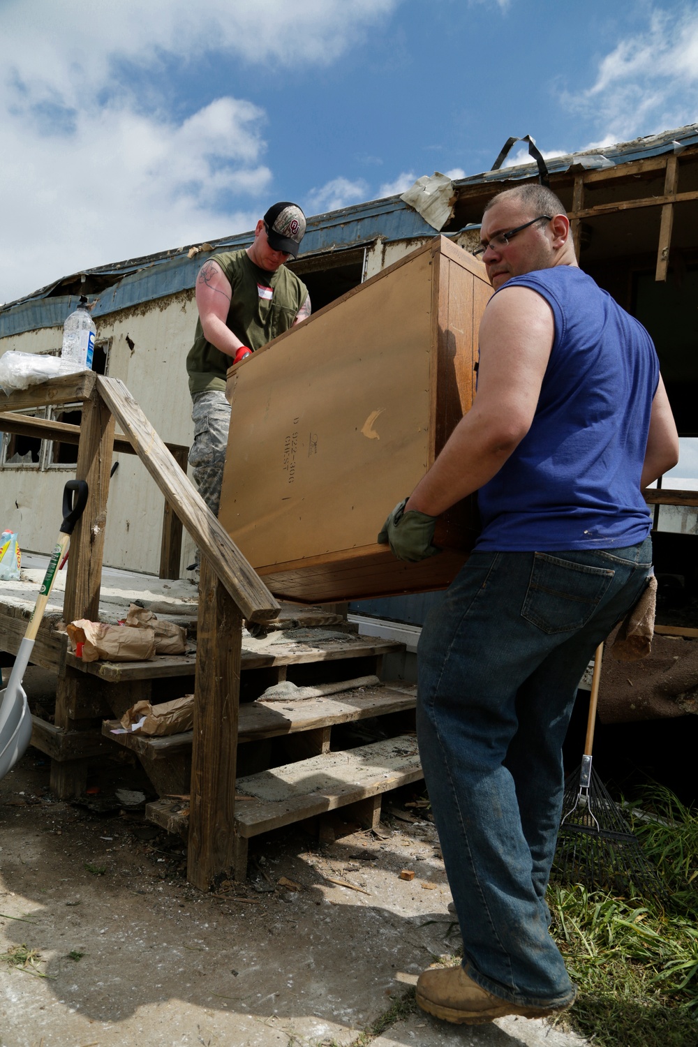 Fort Carson soldiers assist with Moore tornado cleanup