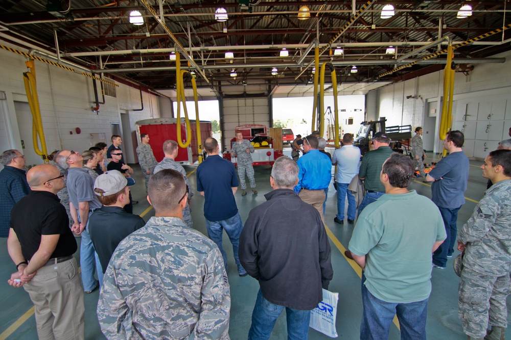 Employer Support of the Guard and Reserve &quot;Boss Lift&quot; base tour helps garner support of local community