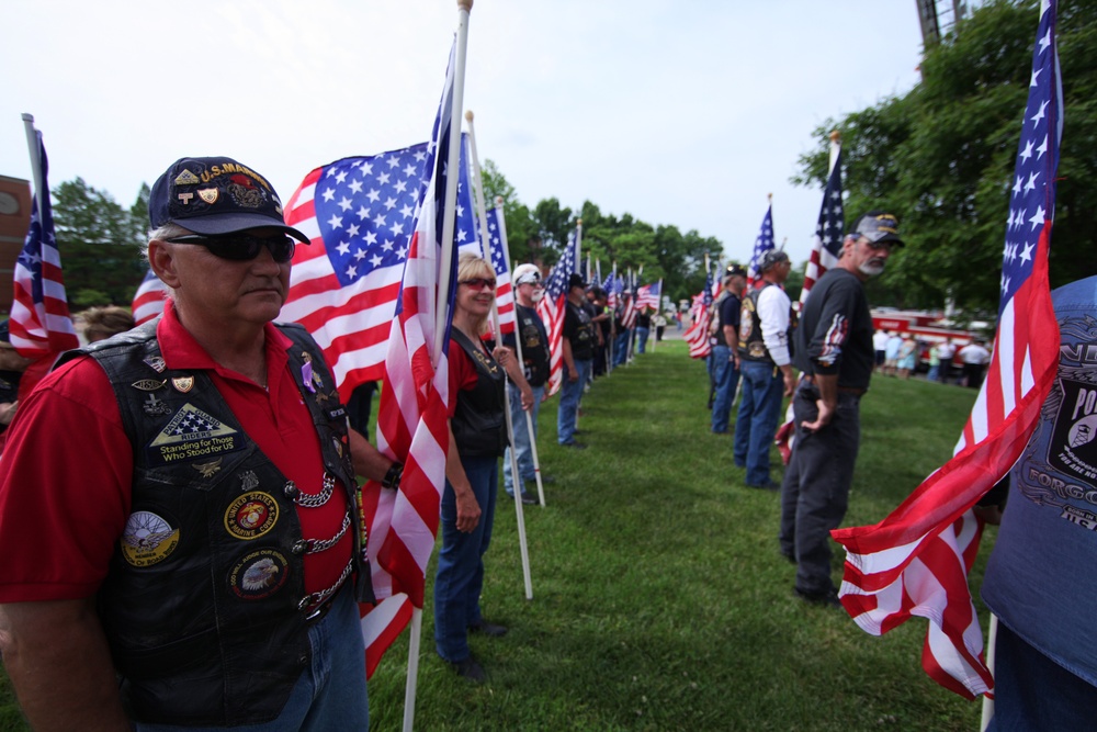 Marines raise colors, swear in Poolees during Memorial Day Ceremony