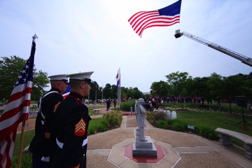 Marines raise colors, swear in Poolees during Memorial Day Ceremony