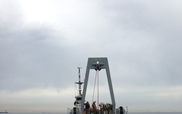 Warping tug salvages 3-ton bow chute during CJLOTS 13