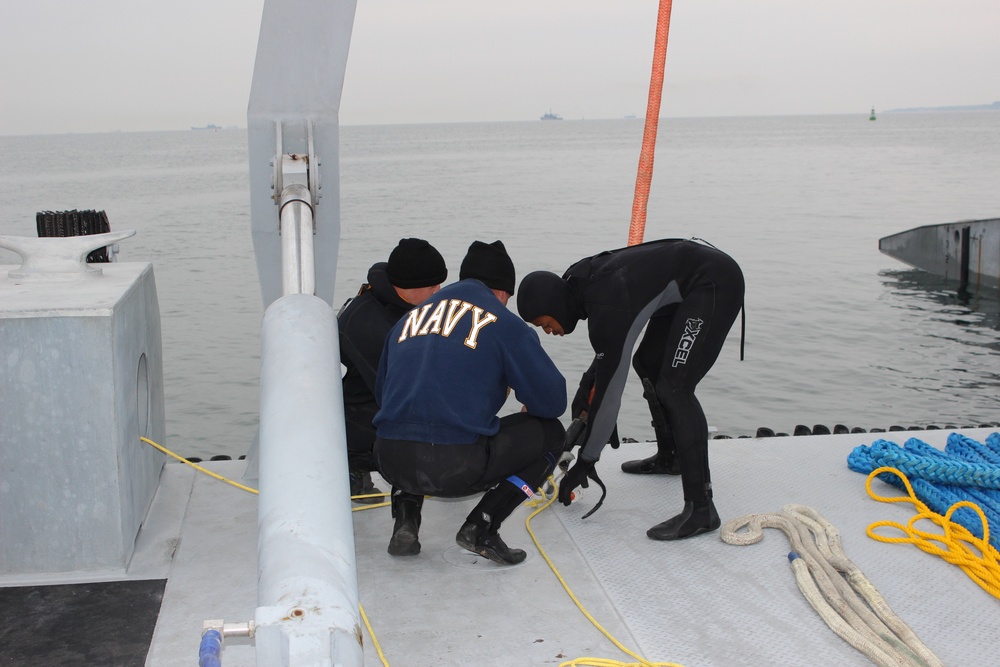 Members of UCT TWO prepare salvage mission during CJLOTS 13