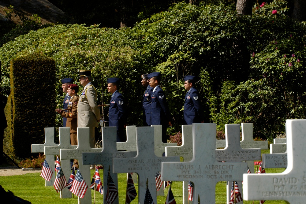 422nd ABG honors fallen at Brookwood ceremony