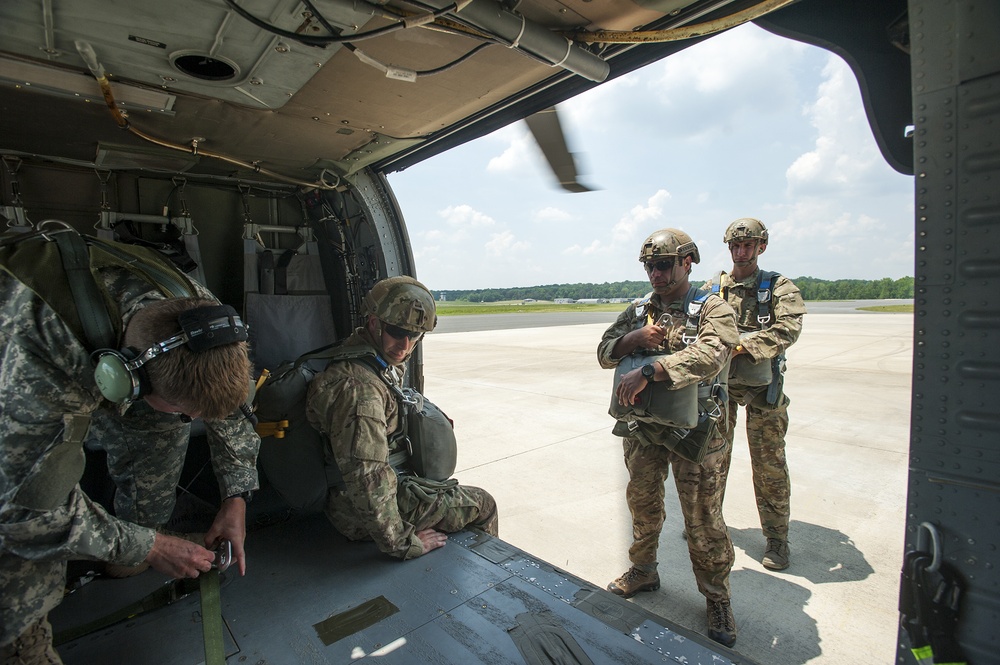 NC National Guard Green Berets jump into training