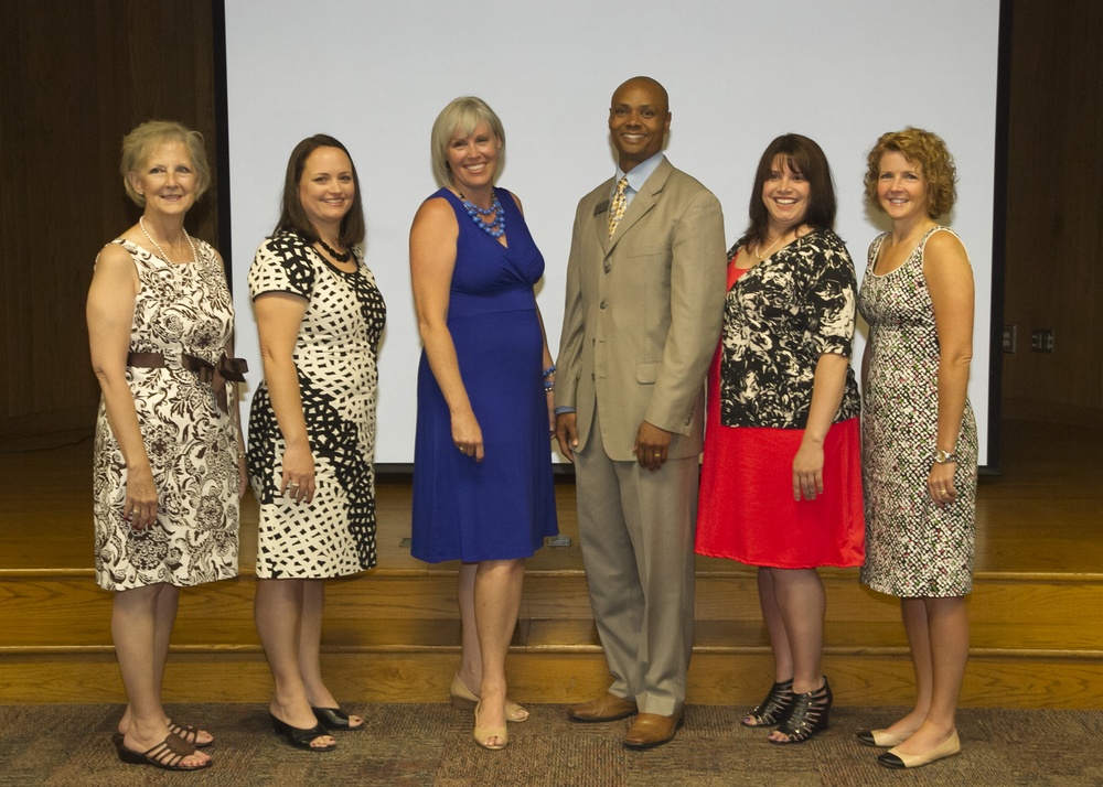 Senator honors Fort Bragg military spouses
