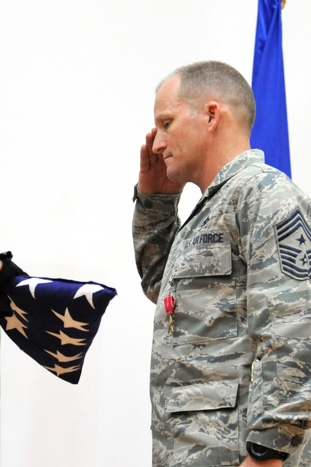Air Force's highest ranking enlisted aerial porter retires