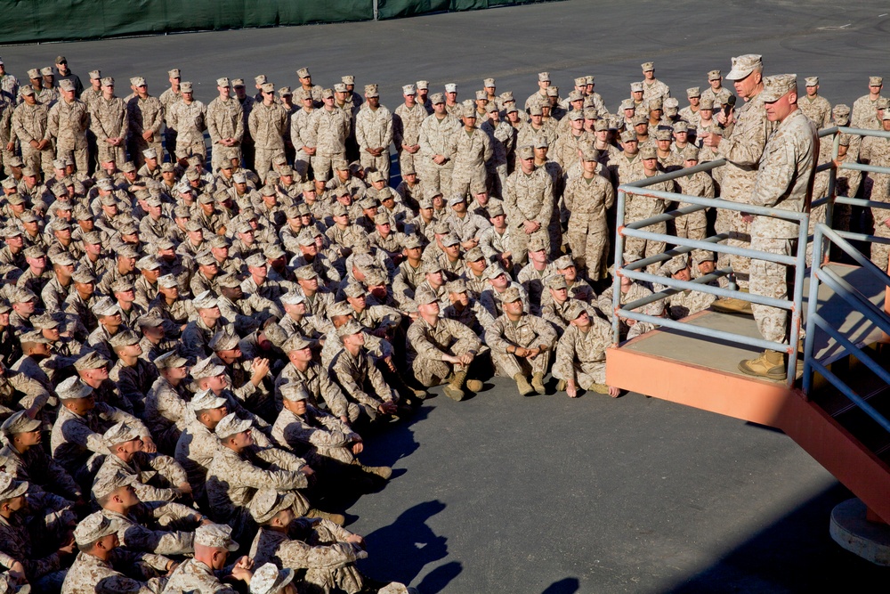 Amos visits Camp Pendleton