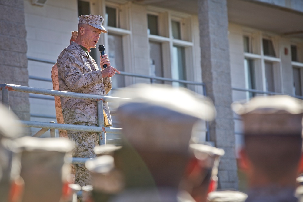 Amos visits Camp Pendleton