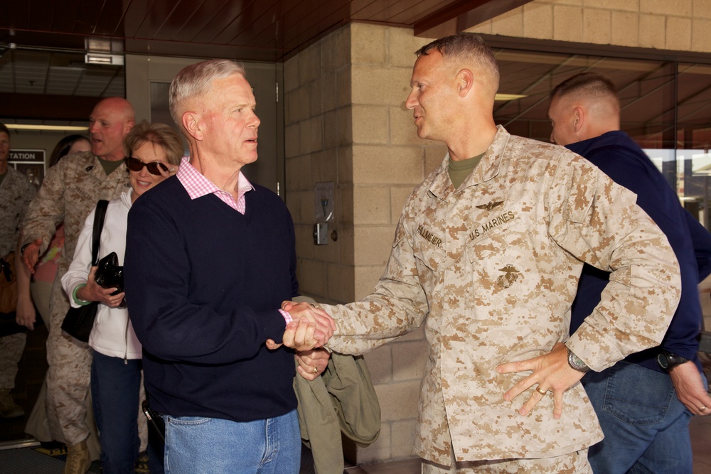 Amos visits Camp Pendleton