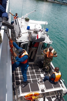 Caribbean partner nations coordinate counter-drug collar in Tradewinds simulation