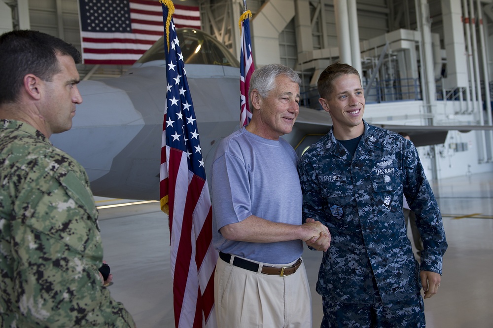 Defense Secretary Hagel meets with service members in Hawaii