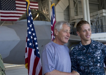Defense Secretary Hagel meets with service members in Hawaii