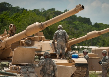 2-8 Cavalry tankers conduct gunnery qualifications on Fort Hood