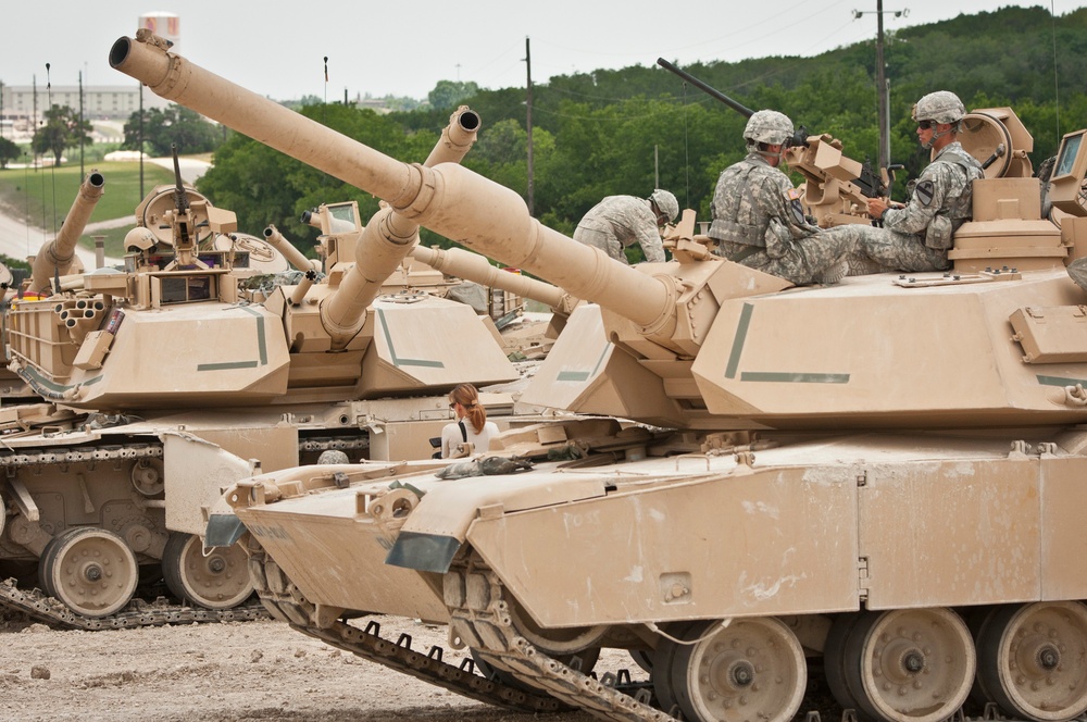 2-8 Cavalry tankers conduct gunnery qualifications on Fort Hood