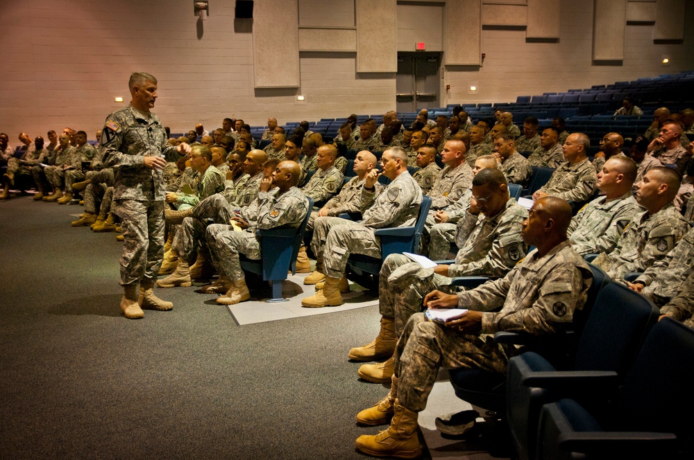 DVIDS - Images - Sergeant major of the Army talks to audience of ...