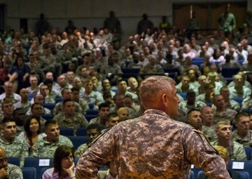 SMA, wife speak to Fort Hood soldiers