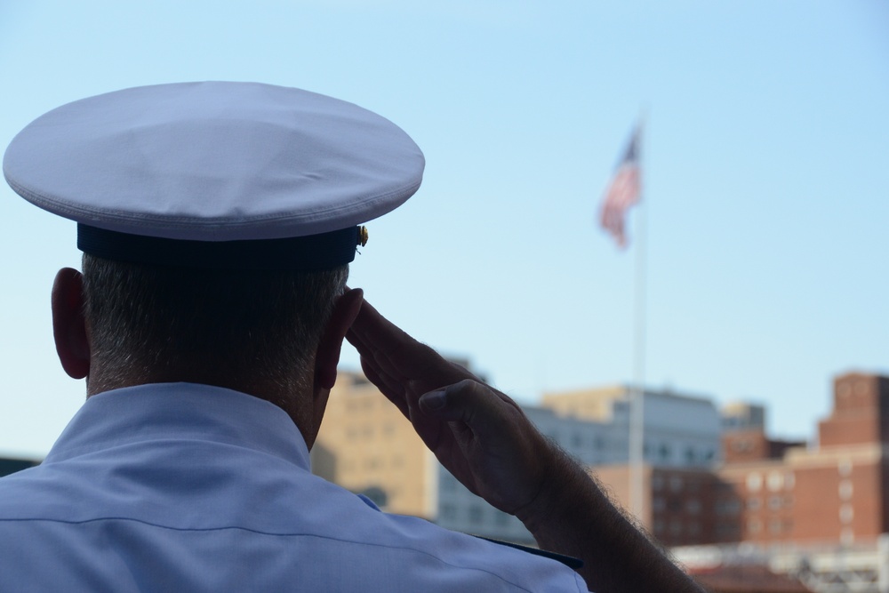 D9 Commander renders salute