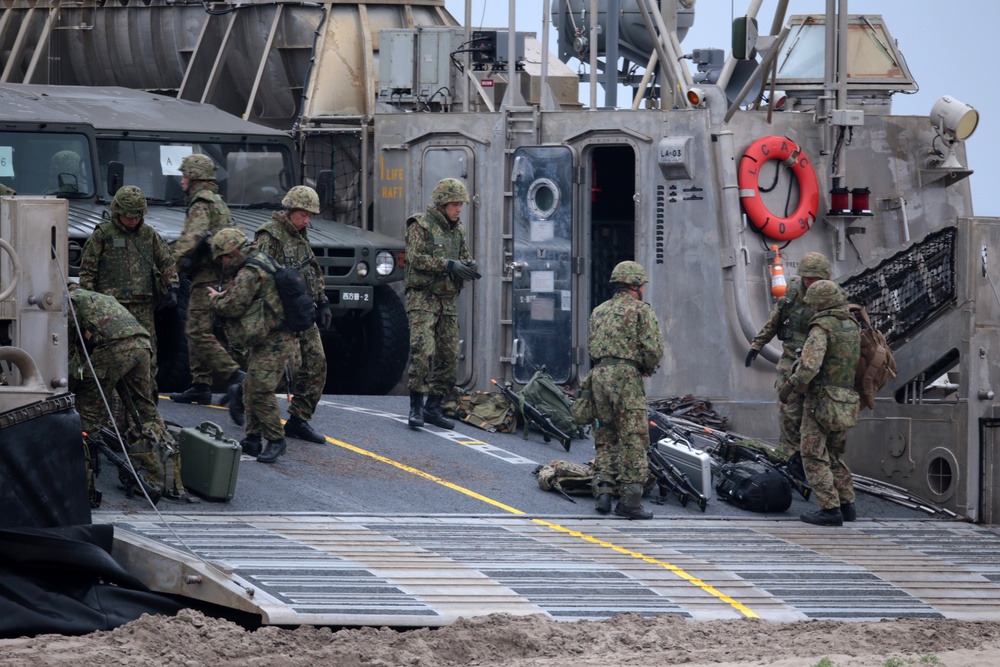 11th MEU welcomes Japanese Forces for Exercise Dawn Blitz