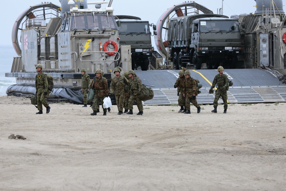 11th MEU welcomes Japanese Forces for Exercise Dawn Blitz