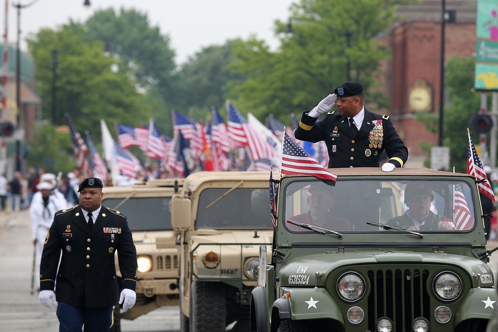Army Reserve general renders salute back to Memorial Day crowd