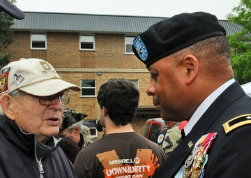 Normandy beach survivor speaks with local Army Reserve general