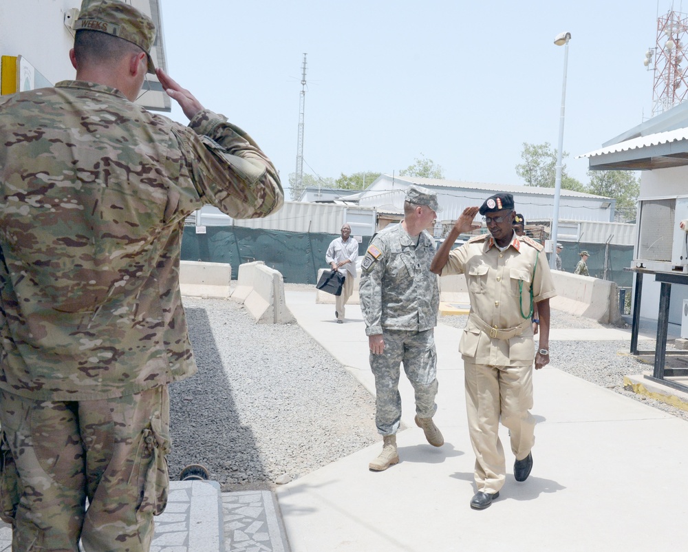 Somali general visits CJTF-HOA