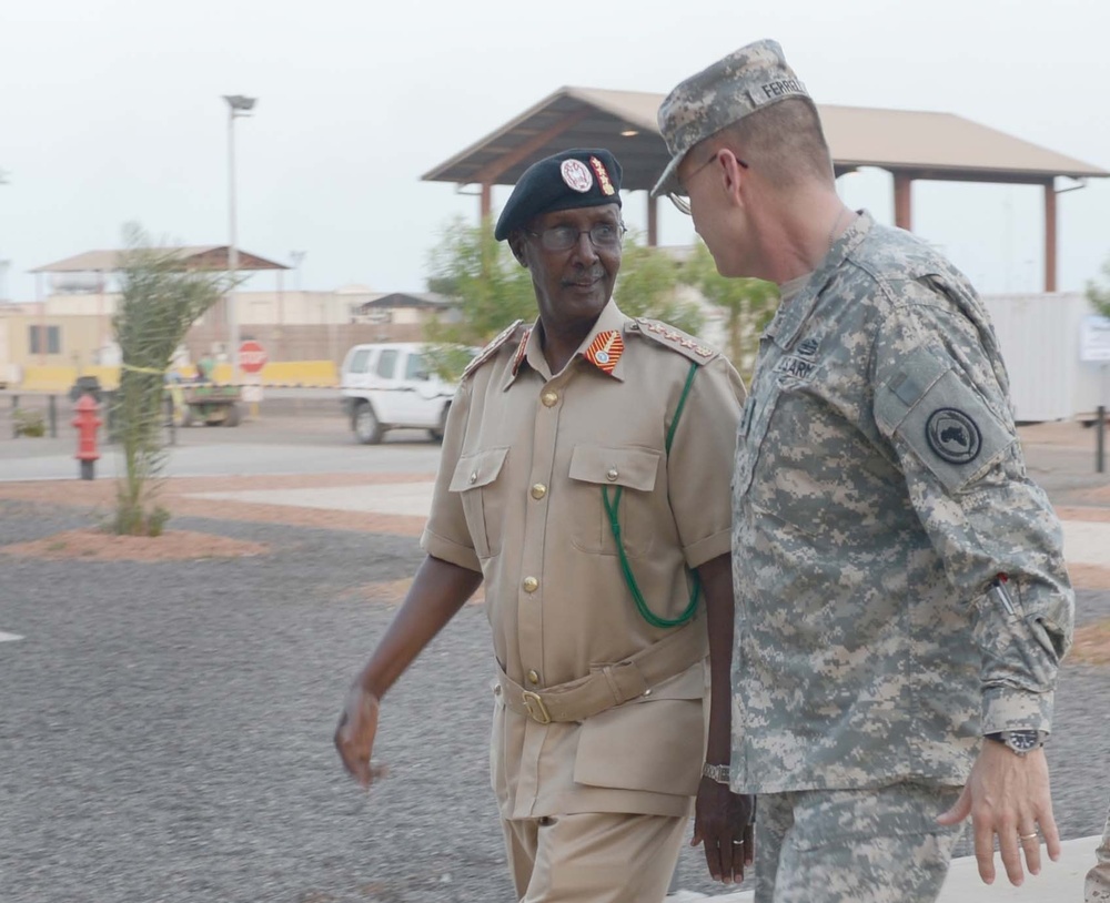 Somali general visits CJTF-HOA
