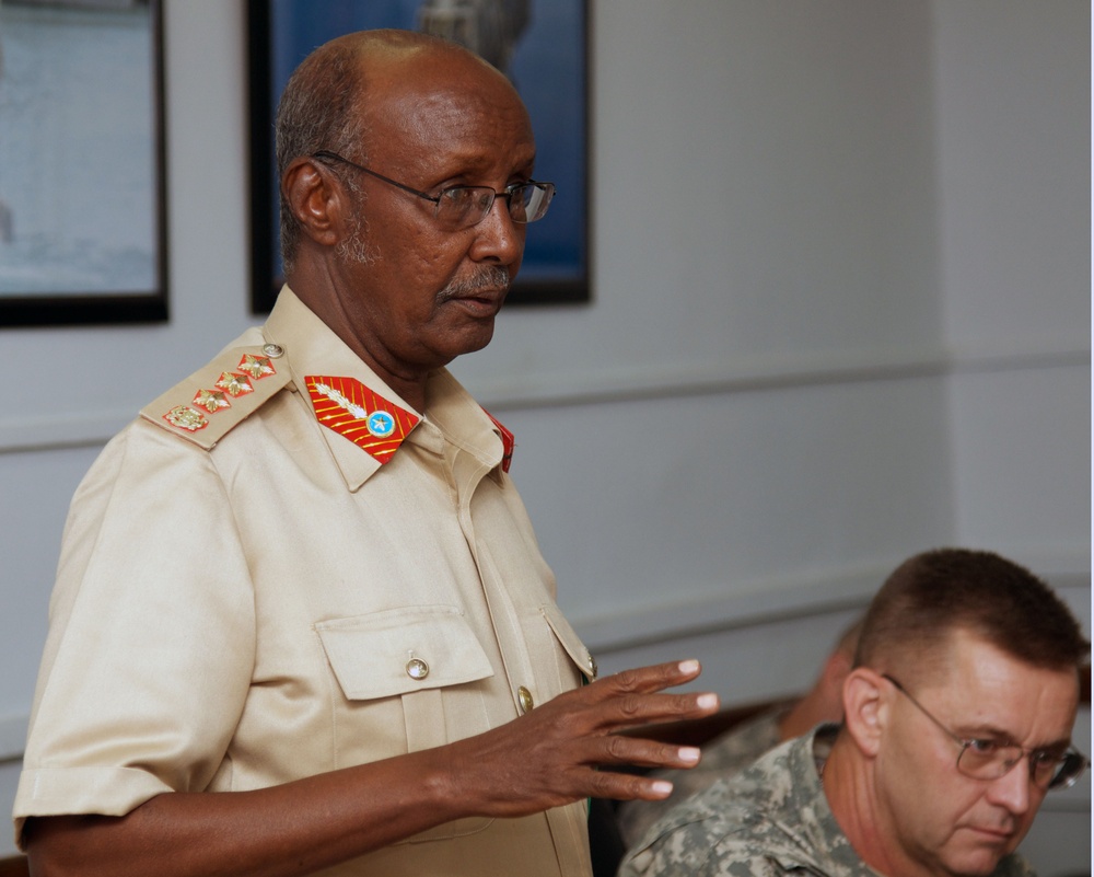 Somali general visits CJTF-HOA