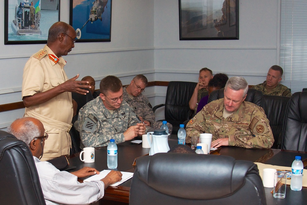 Somali general visits CJTF-HOA