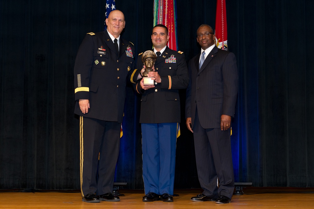 76th Operational Response Command officer receives Gen. Douglas MacArthur Leadership Award