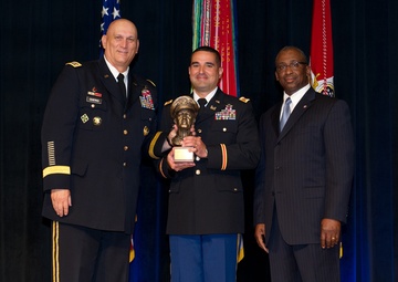 76th Operational Response Command Officer Receives Gen. Douglas MacArthur Leadership Award