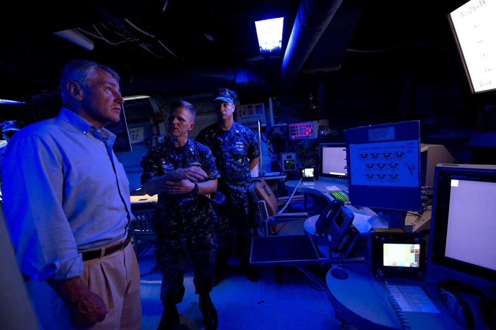 Secretary of Defense tours USS Freedom