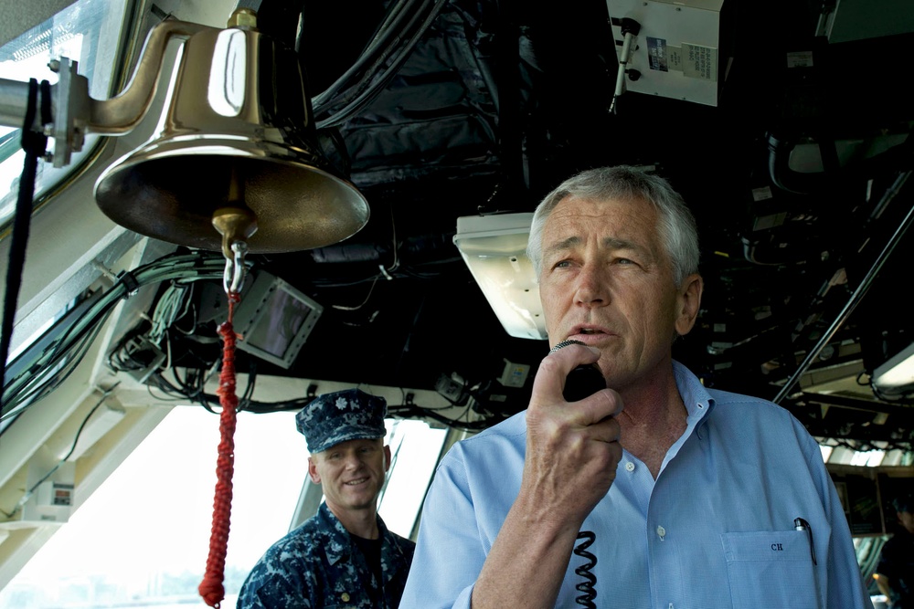 Secretary of Defense tours USS Freedom