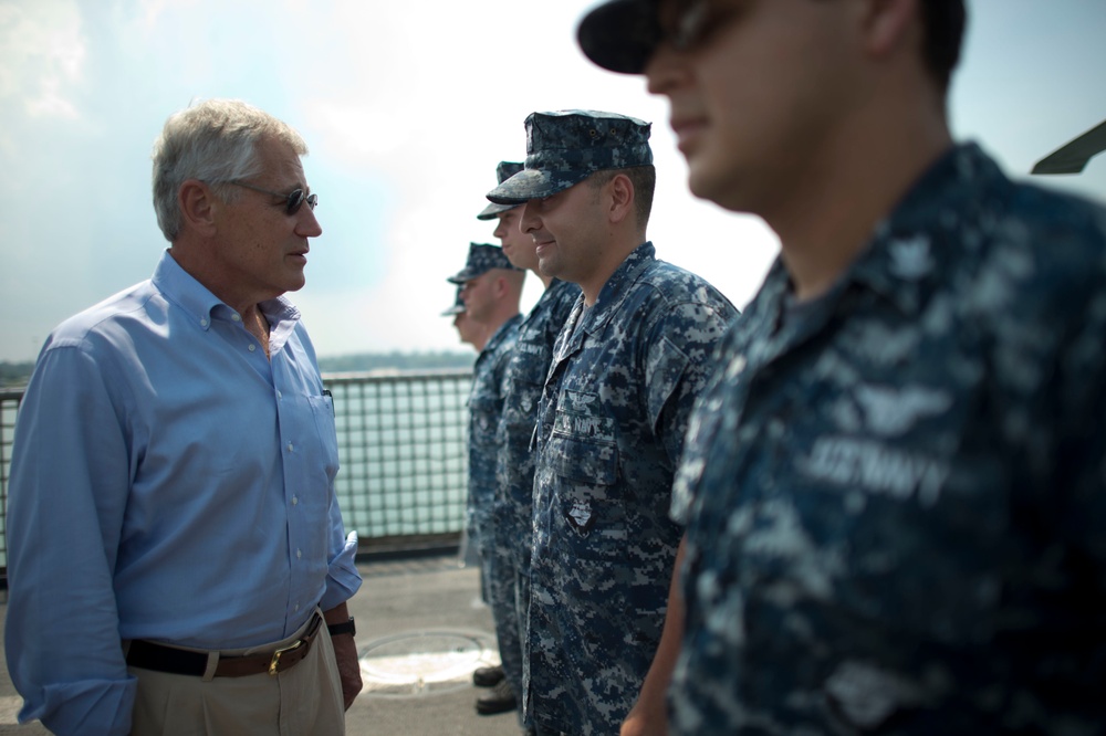 Secretary of Defense tours USS Freedom