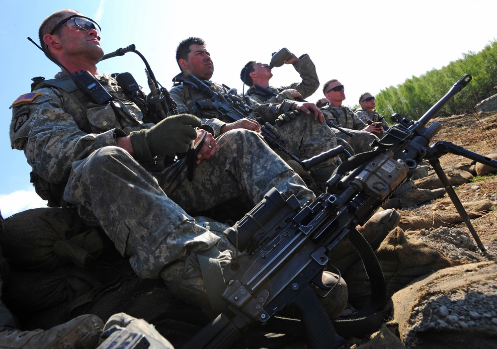 'Geronimo' paratroopers squad live-fire