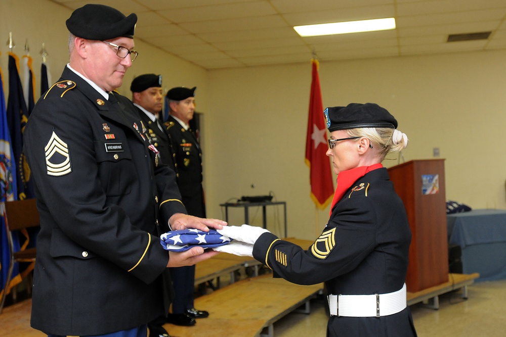 Soldier honored after 33 years of service