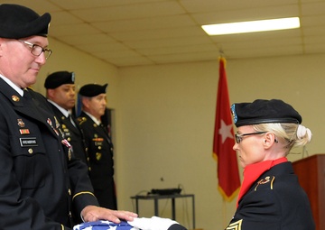 Soldier honored after 33 years of service