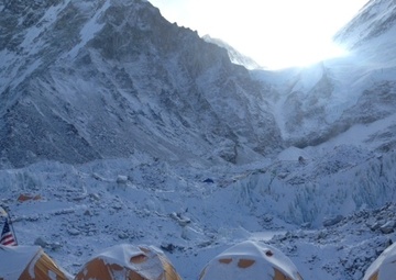USAF Seven Summits team ascends Everest