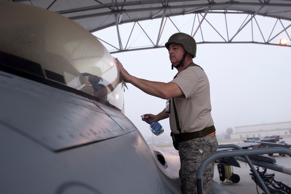 Flight line F-16 regeneration