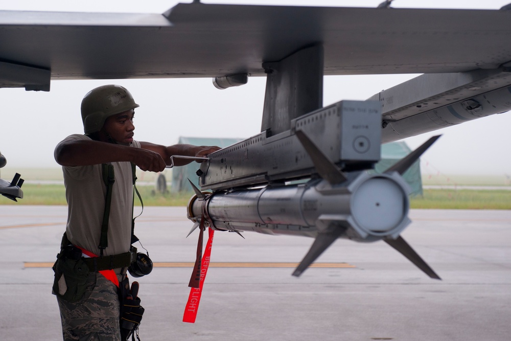 DVIDS - Images - Flight line F-16 regeneration [Image 10 of 23]