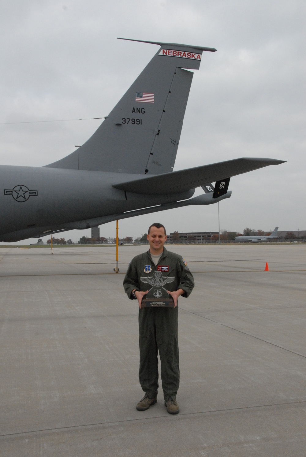 Nebraska Air National Guard boom operator presented with Red Erwin Award