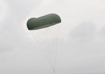 5th QM, 16th SB practice aerial resupply ops in Grafenwoehr
