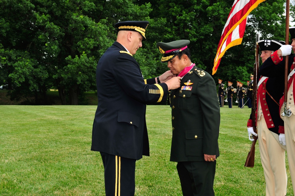 Army full honor arrival ceremony for Thailand's chief of staff
